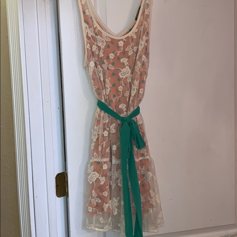 Lace dress - top